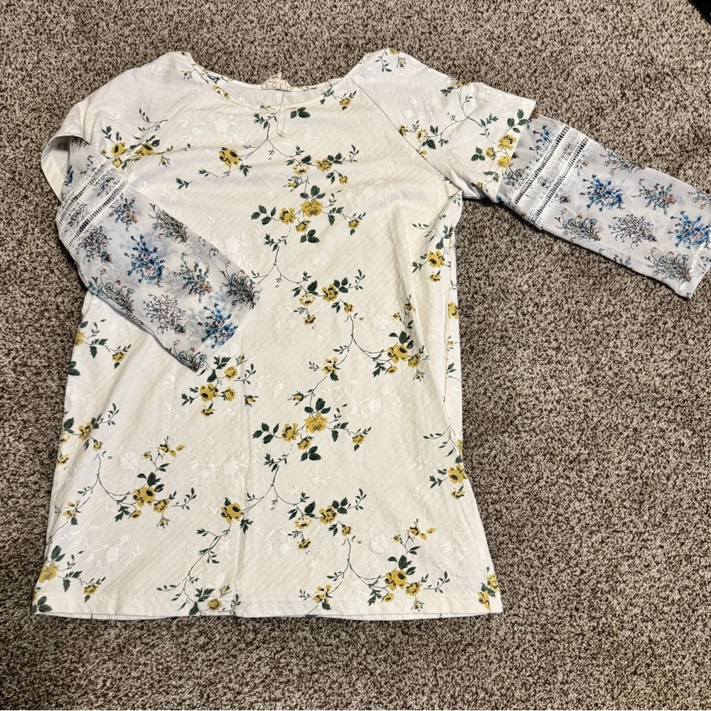 Sale🎉POL Layered Floral Tunic with Yellow & Blue Flowers and Lace Accent Sleeves